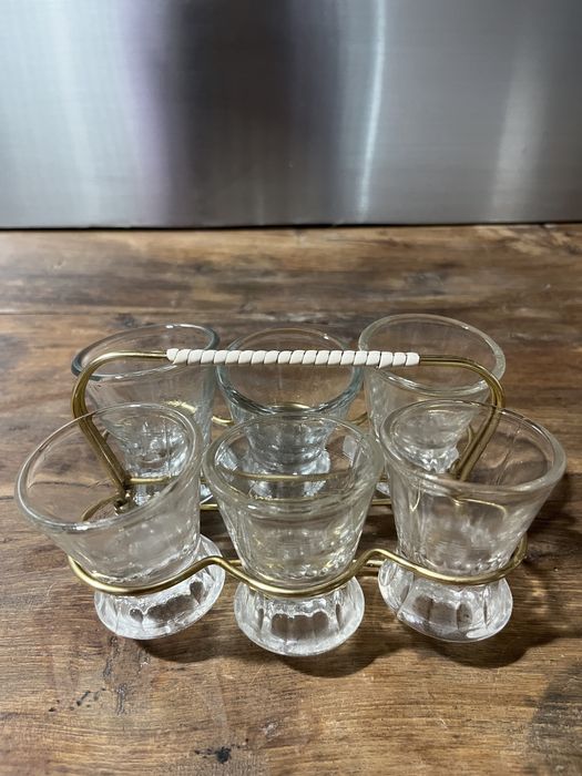 Fantásticos e originais copos de taberna anos 70/80 com suporte