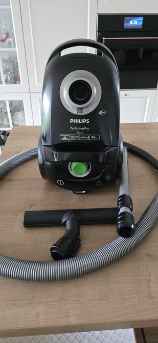 Mocny i cichy odkurzacz workowy PHILIPS Performer Pro Eco o mocy 1800W