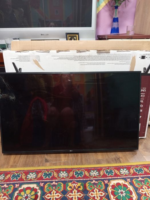 Продам телевизор с разбитым экраном