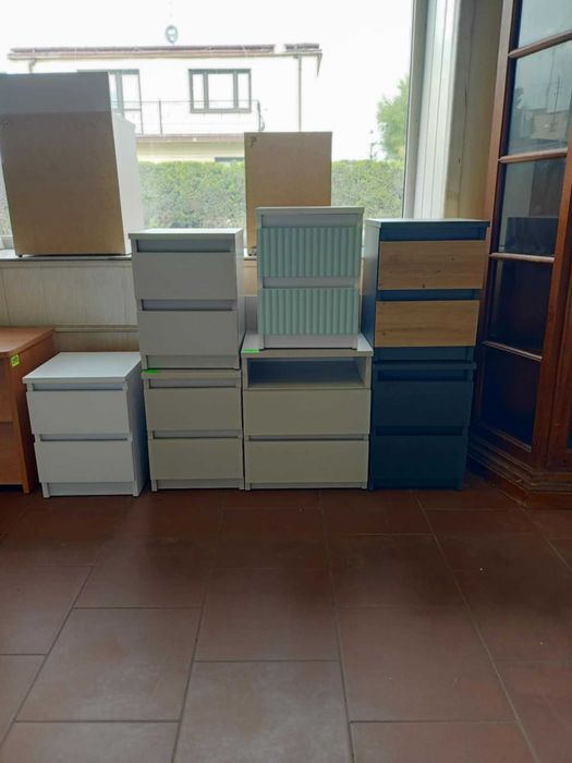 Szafka nocna – kompaktowa, funkcjonalna i stylowa, Wymiary 30x40x30 cm