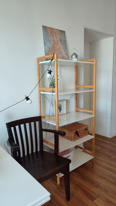 Стелаж дерев'яних з полицями