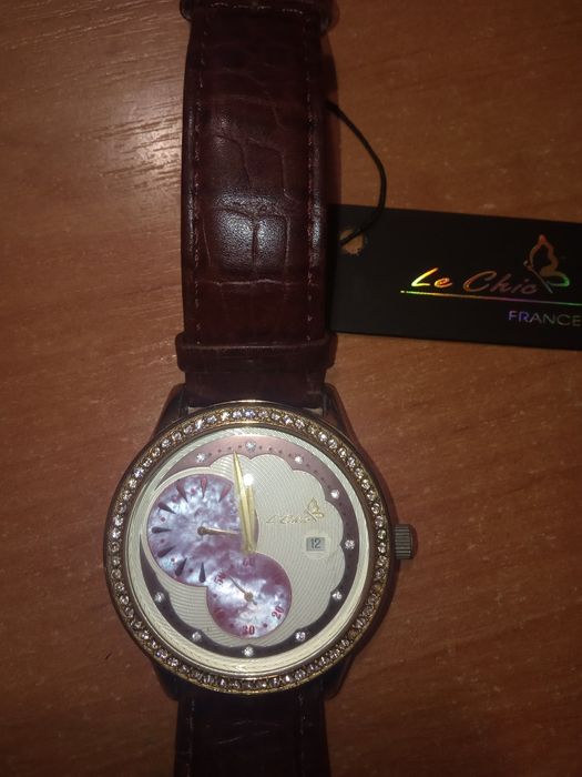 Часы  наручные  женские         Le Chic