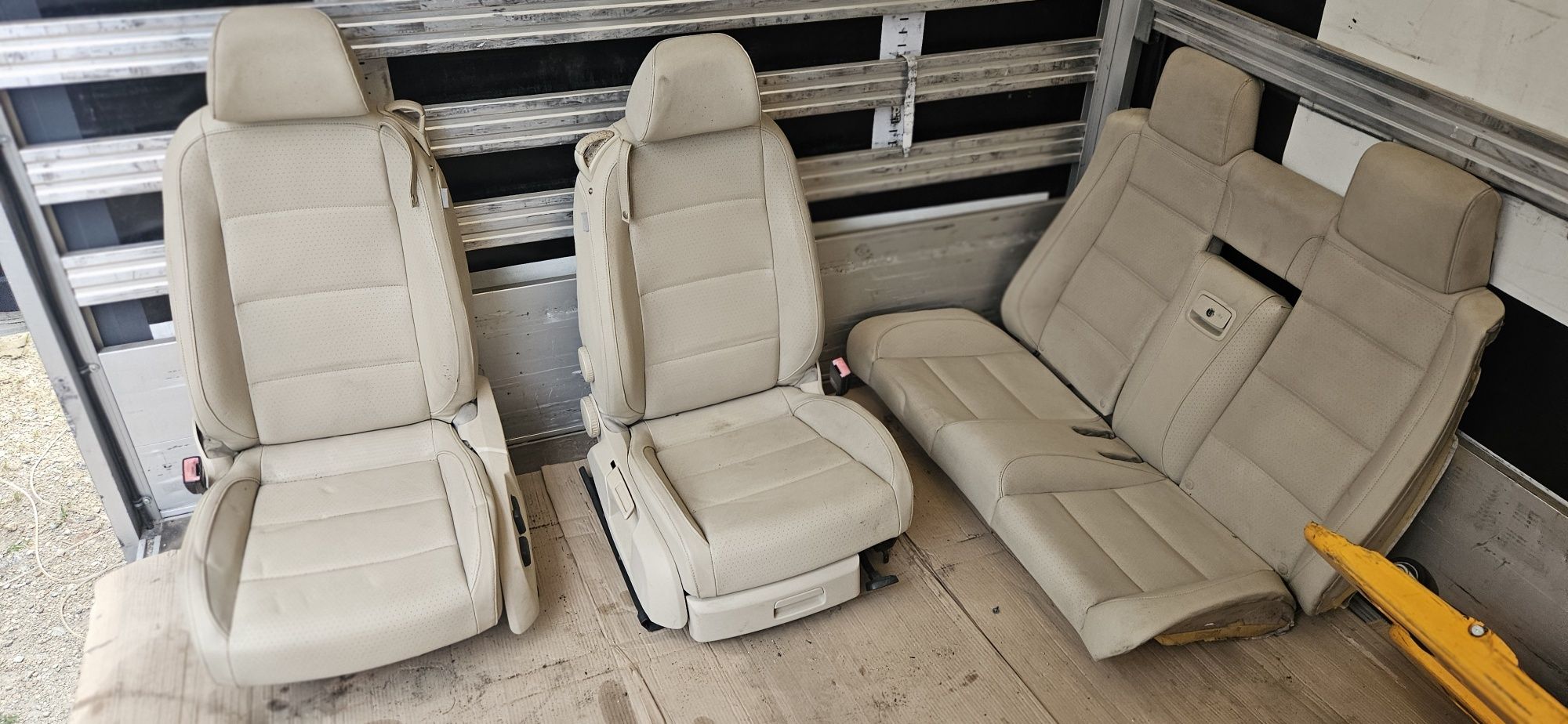 VW Eos 2007 Cabrio fotele siedzenia fotel kanapa przod tył skóra