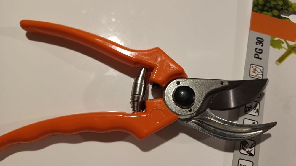 Stihl PG 30 sekator mocny