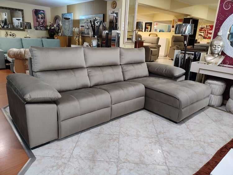 Sofá chaise com baú elevatório + 2 puffs NOVO