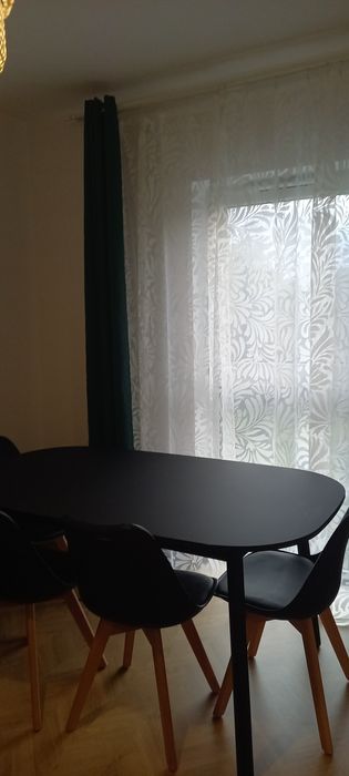 Zestaw stół i krzesła