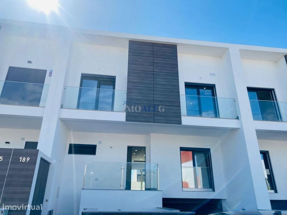 Moradia T4 com piscina, em Alcochete
