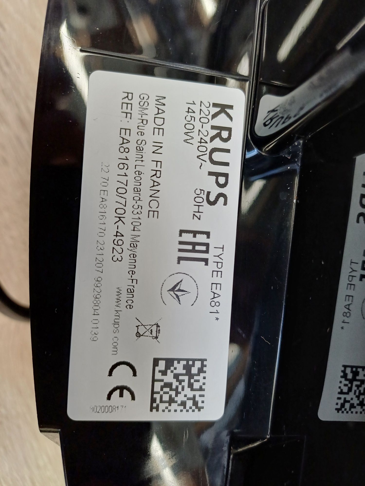Продам новую  кофемашину Krups EA816170