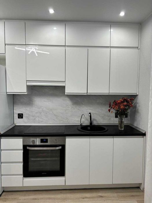 Меблі Кухня Б/у частково чи повністю з технікою.