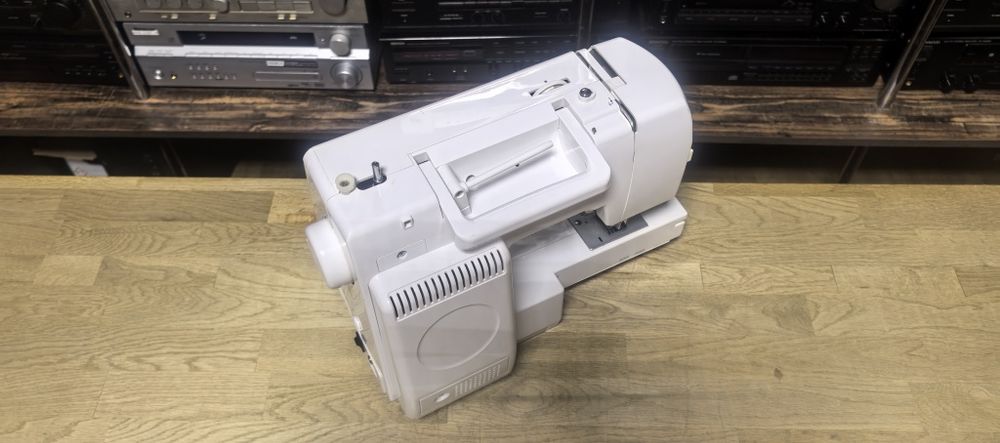 Швейна машинка AEG Premium Line