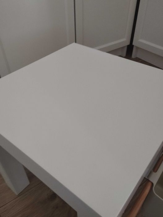 Pierwszy stolik dla dzieci pojemniki