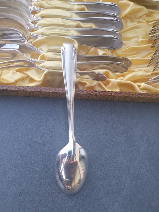 posrebrzany komplet sztućców WMF 90