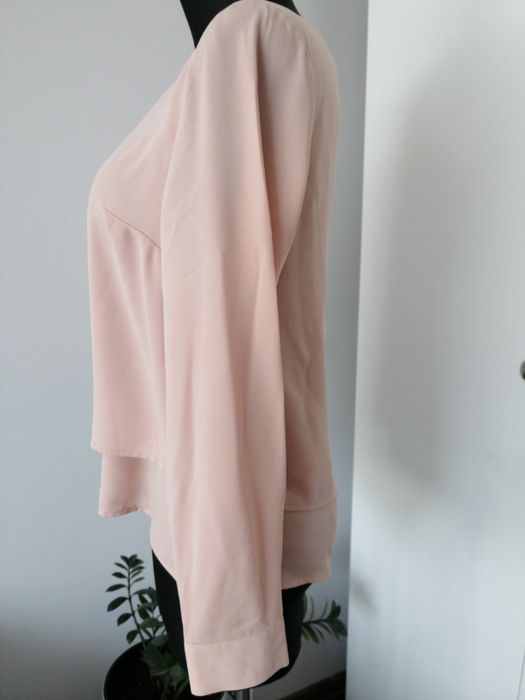 Bardzo ładna bluzka w kolorze pudrowego różu rozmiar M /L.