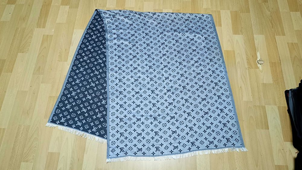 Szal LOUIS VUITTON stan bardzo dobry