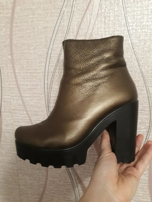 Шкіряні осінні ботінки