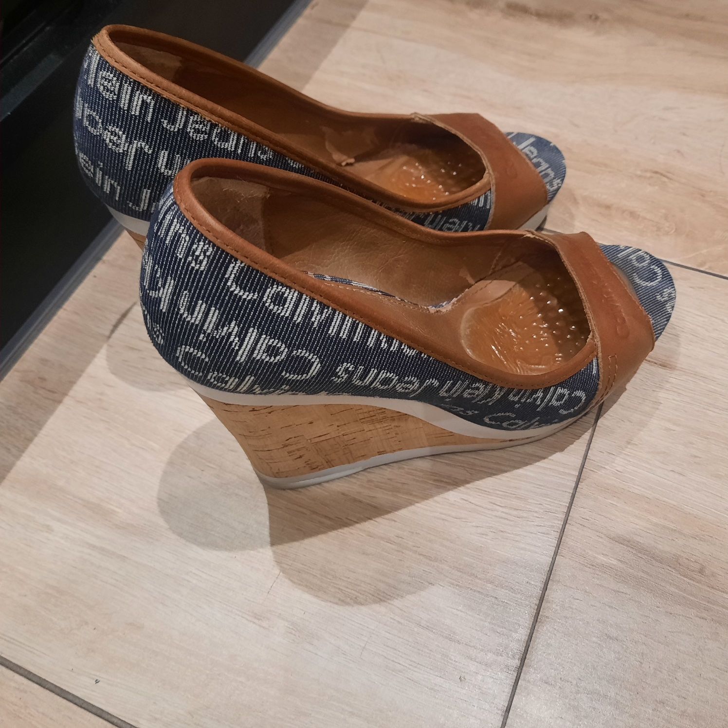 Buty na koturnie Calvin Klein r.38