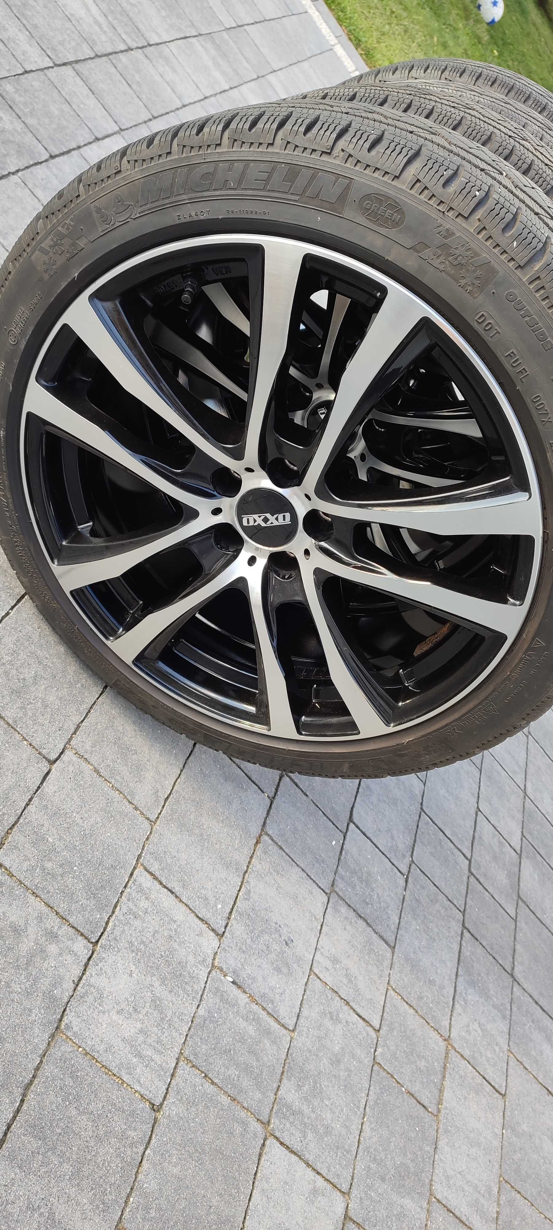 Alufelgi 5×100 R18 z oponami zimowymi.