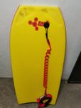 Prancha de bodyboard jovem