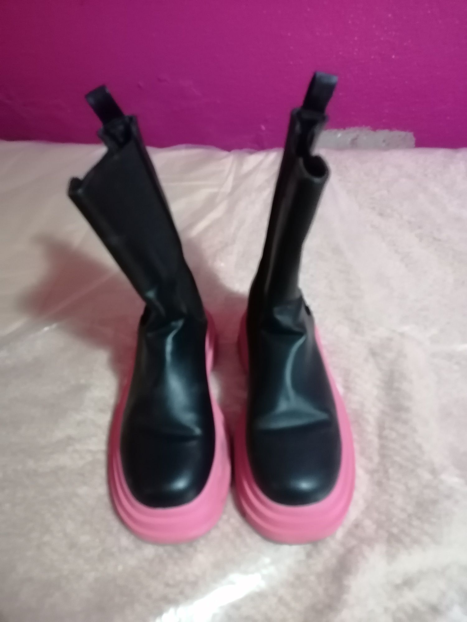 Botas beje e rosa número 38