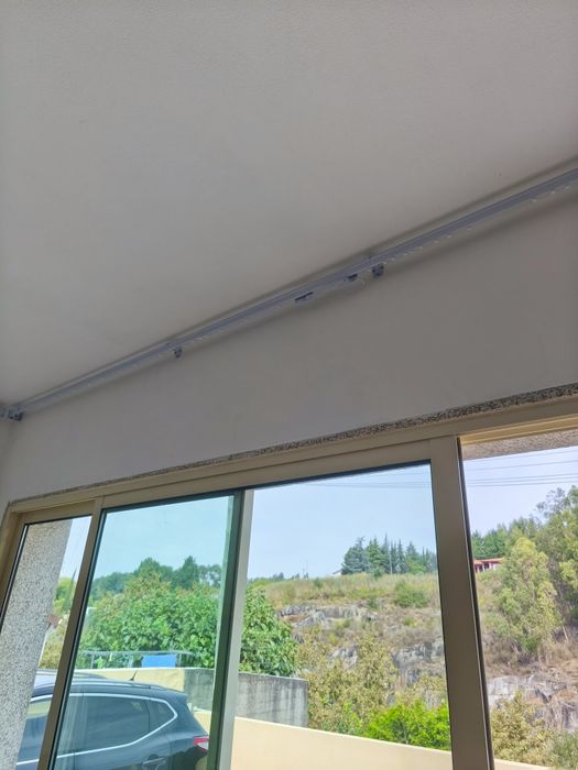 Calhas extensíveis para cortinas pesadas