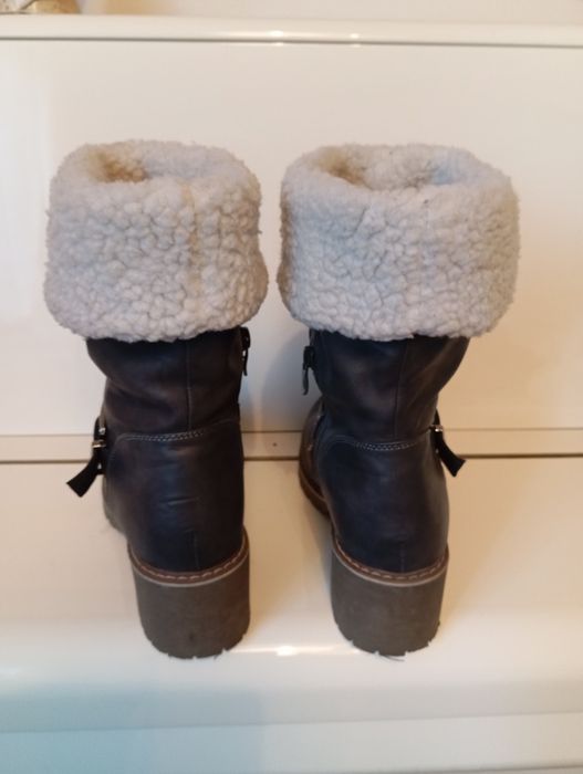 Zgrabne, szare  botki - dwa w jednym.