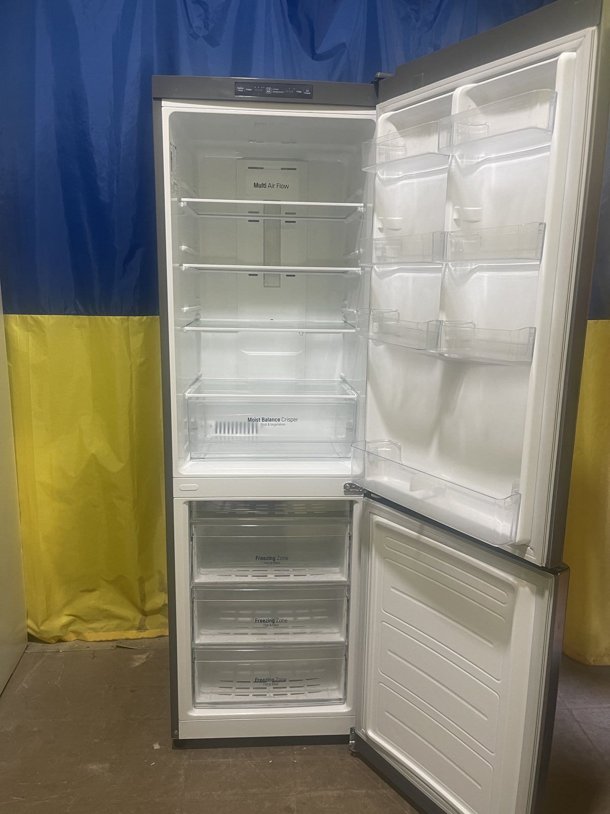 Холодильник.  LG