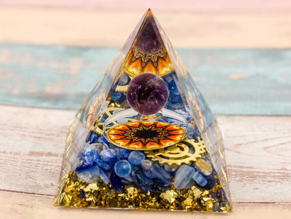 Piramidka Piramida z Żywicy Orgonit Cyjanit Ametyst Miedź Folia 5cm