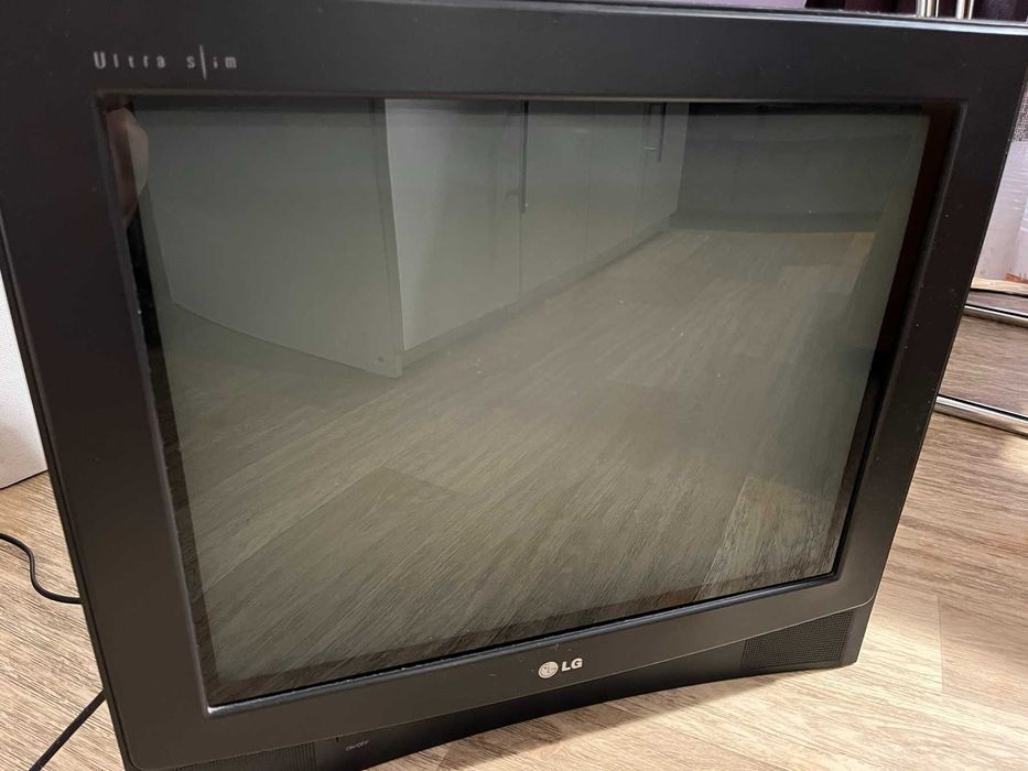 Продам телевізор LG 21FJ7AG-TS