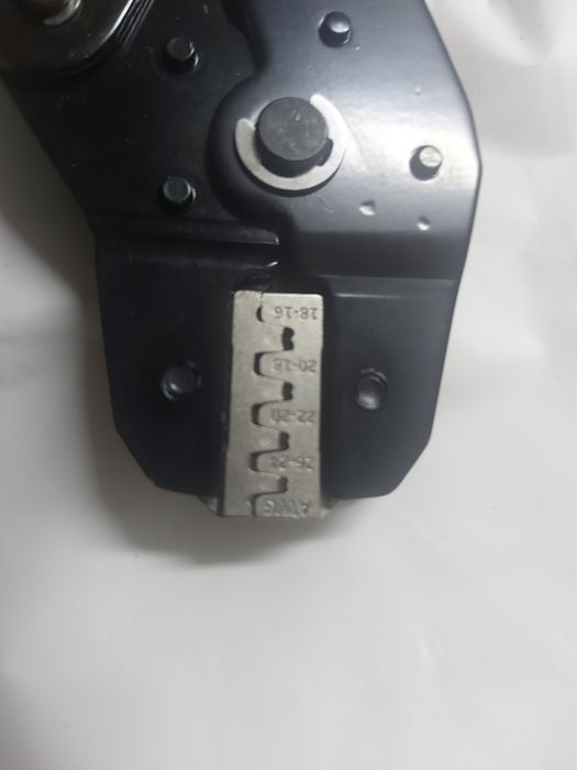 Alicate de cravar terminais