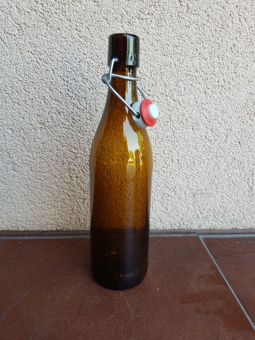 Butelki Butelka półlitrowa 0,5 l  z zamknięciem czysta bez etykiet