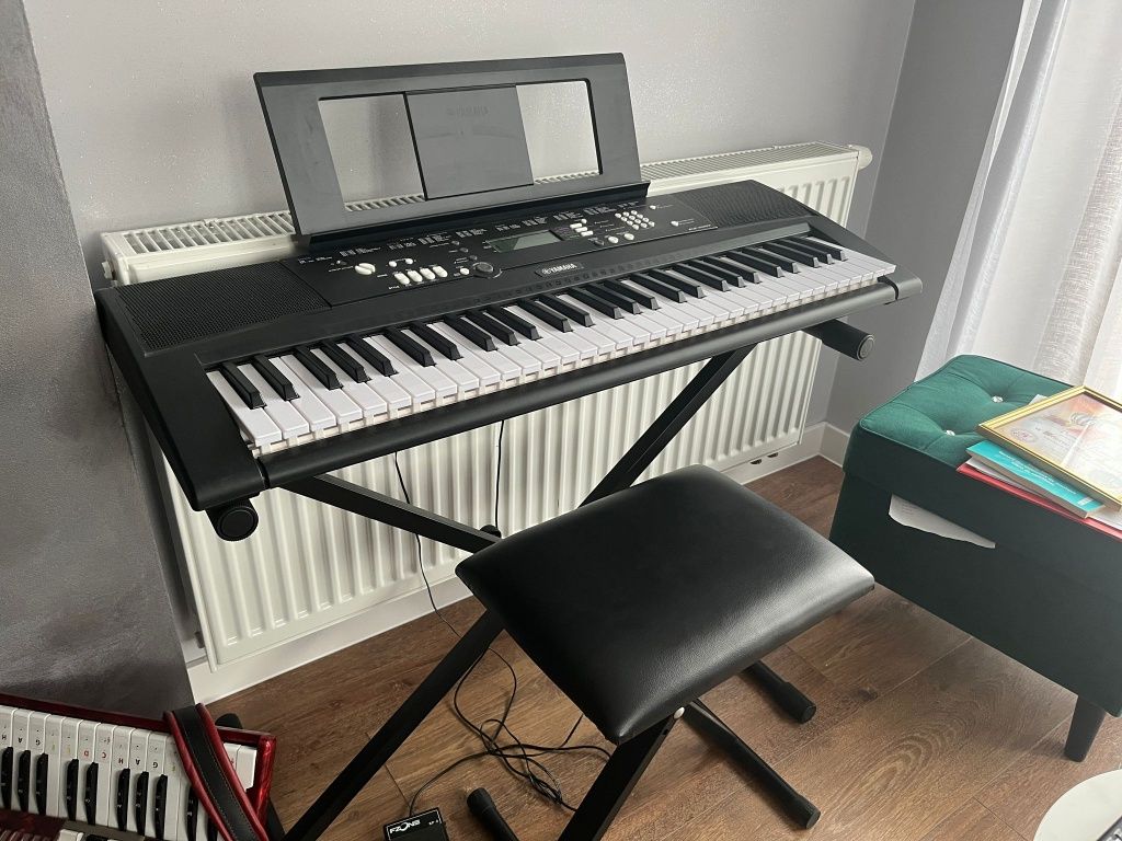 Keybord  yamaha EZ-220