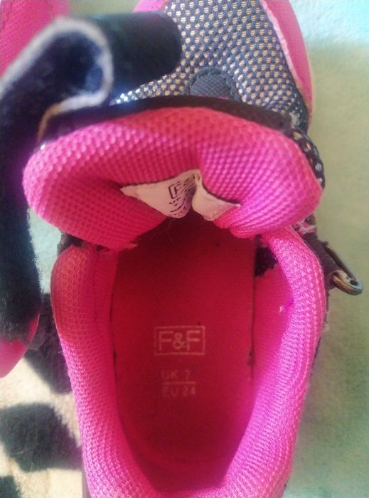 кроссовки на девочку р 24