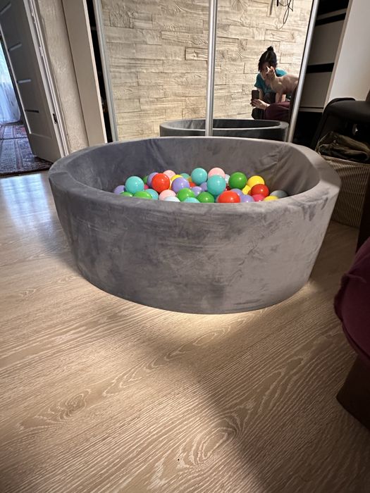 Сухий басейн із кульками