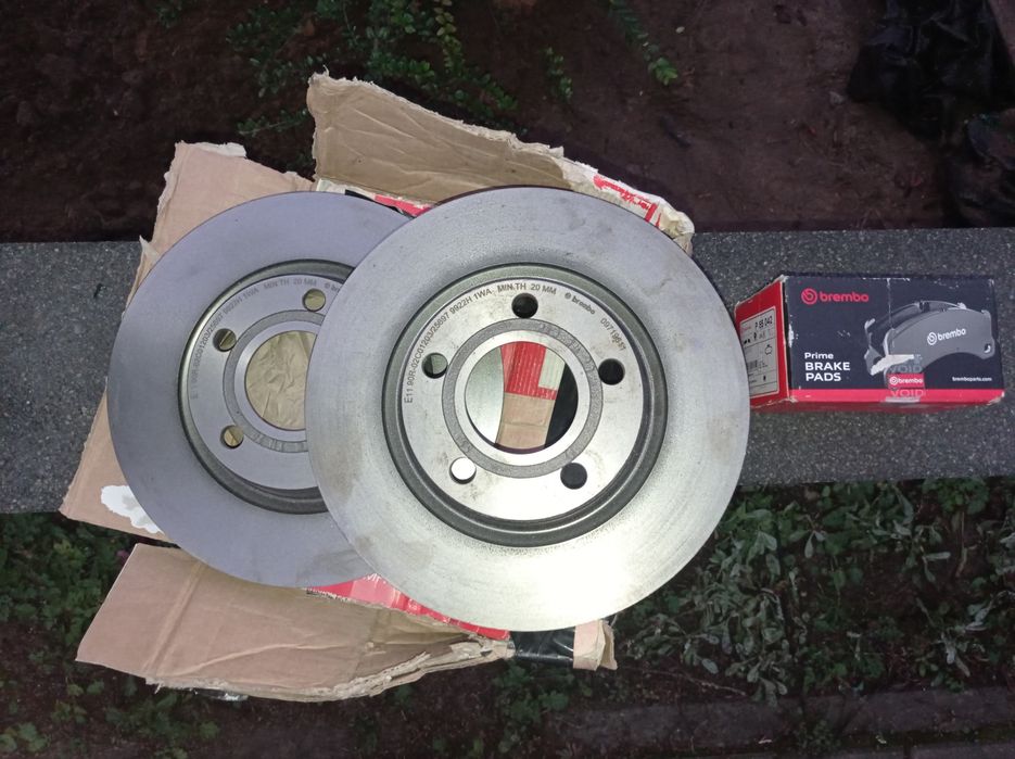 Tarcze i klocki hamulcowe Brembo Audi A4 B5 przód lift