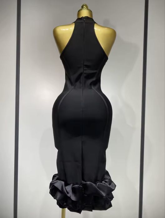 Бандажна сукня з рюшами