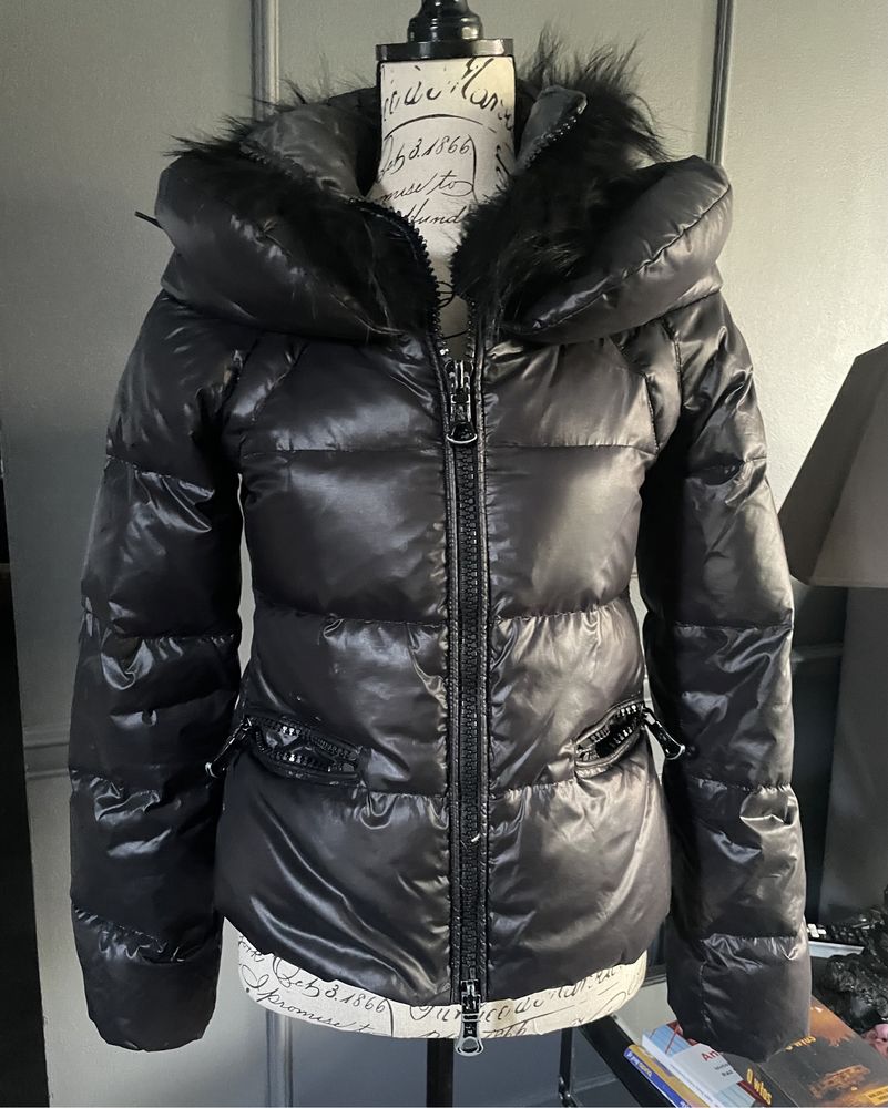 Moncler kurtka puchowa czarna S M