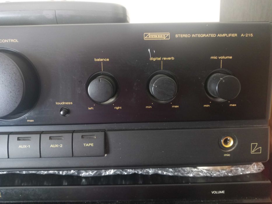Amplificador Luxman A-215