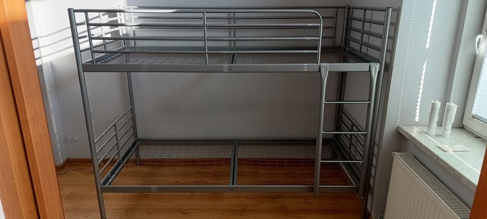 Łóżko piętrowe SVARTA, metalowe
