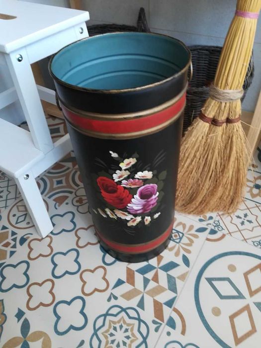 Suporte guarda-chuvas , pintado a mão