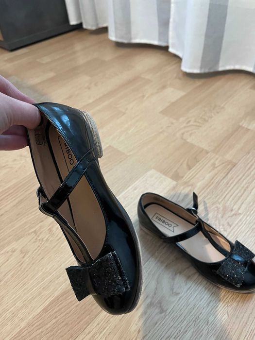 Friboo - Baleriny z zapięciem, czarne, rozm. 31