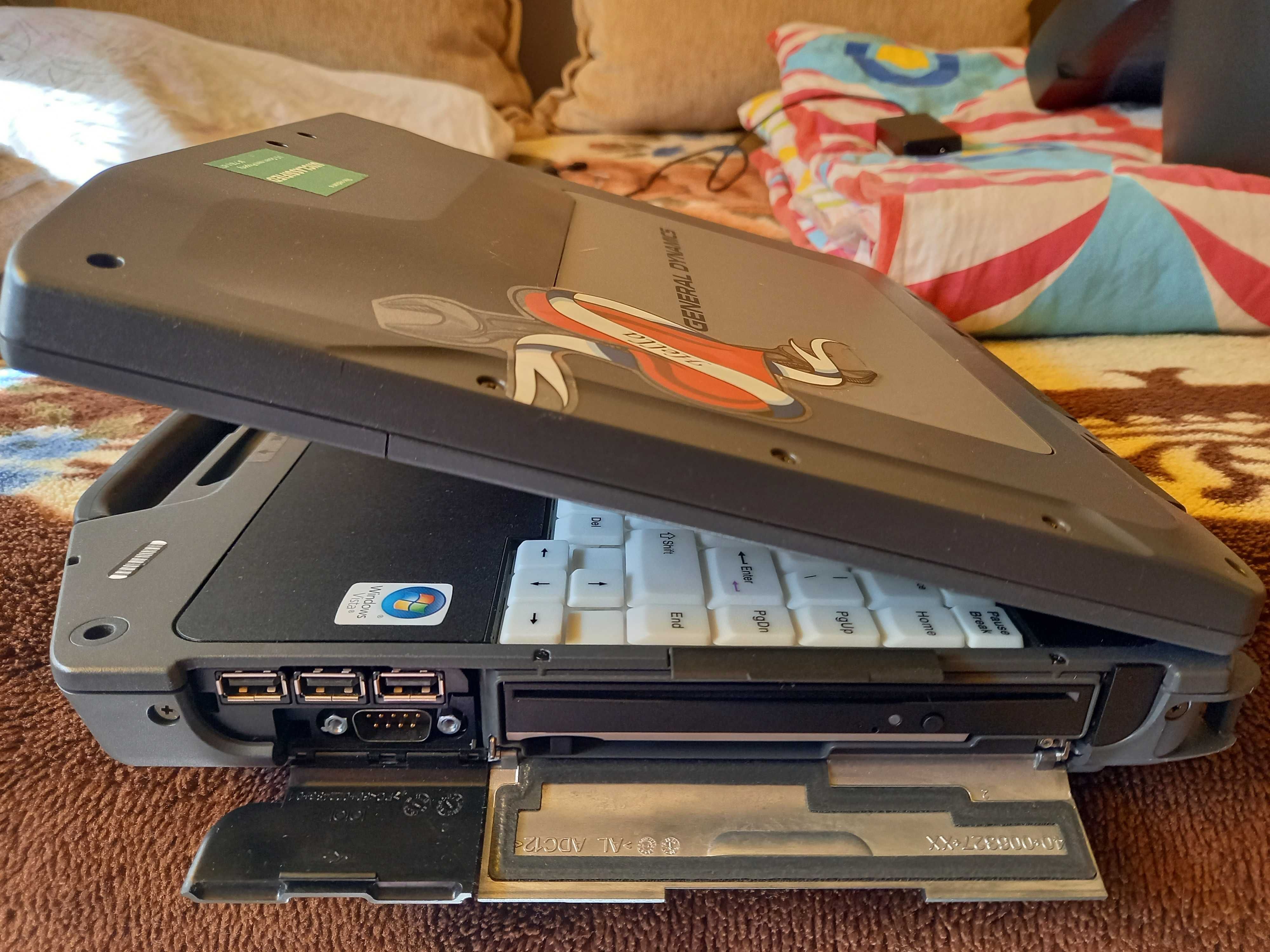 Laptop wojskowy General Dynamics GD 8000 Unix / Windows super stan