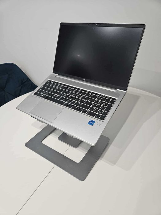 Podstawka pod laptopa regulowana