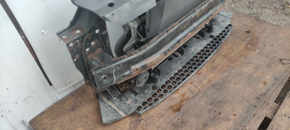 Pas przedni Hyundai ix20 benzyna 1.4 1.6 kia Venga chłodnice okular