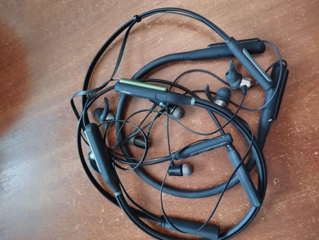 Bluetooth навушники.