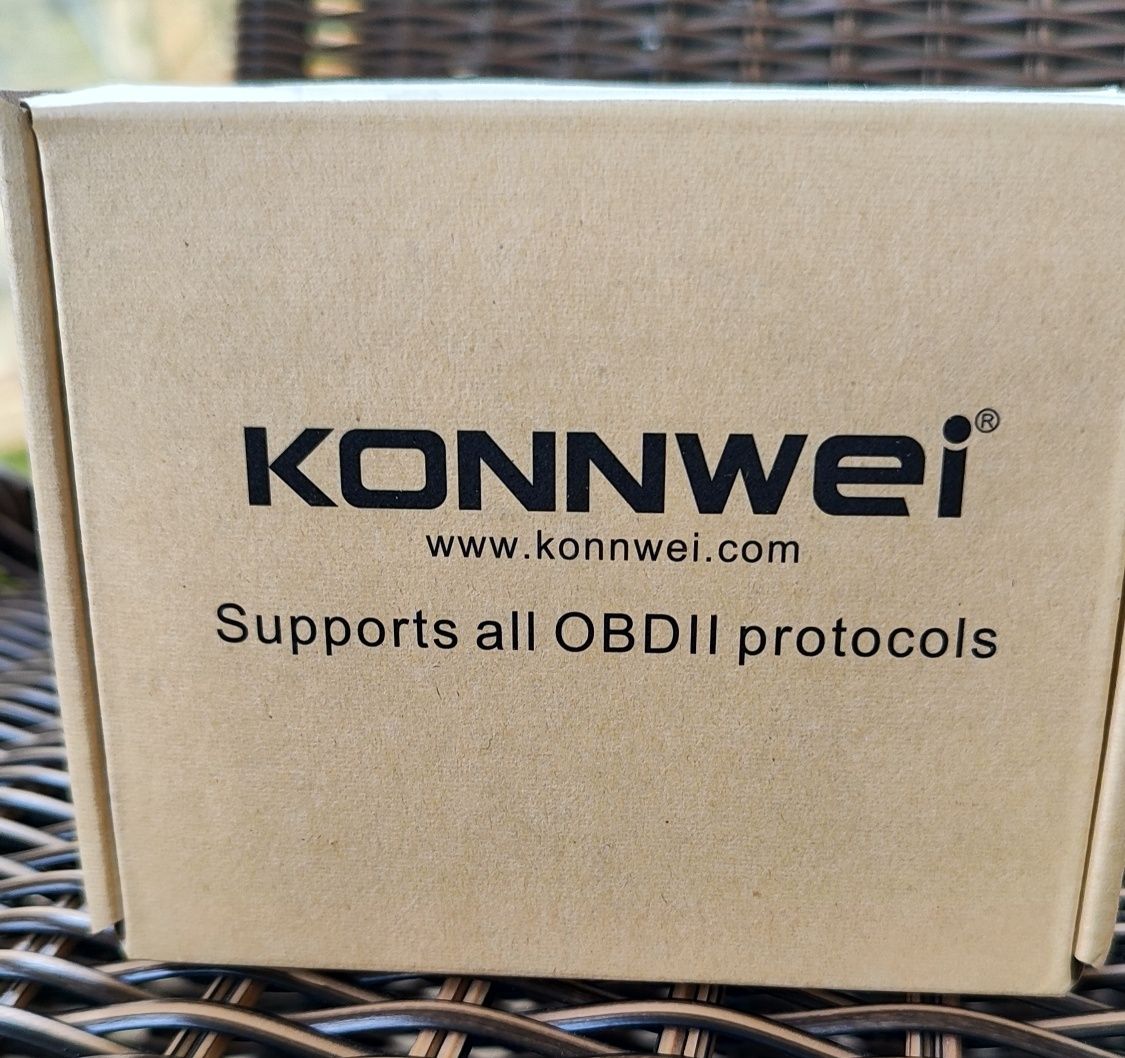 Діагностичний Bluetooth OBD2 сканер ELM327 KONNWEI KW906