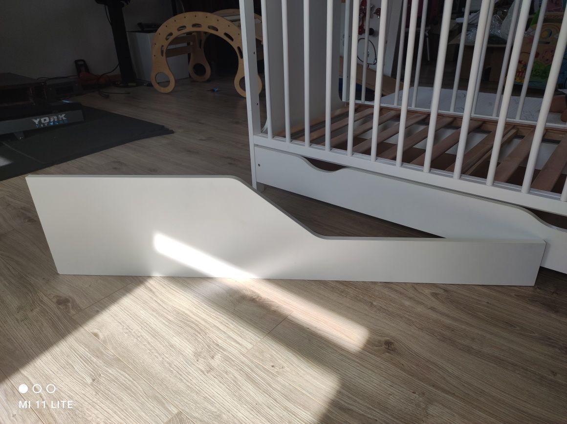 Łóżeczko niemowlęce Jaś firmy Piętrus 120x60 z materacem i barierką