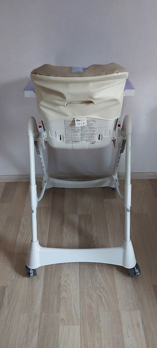 Stolik do karmienia dla dziecka