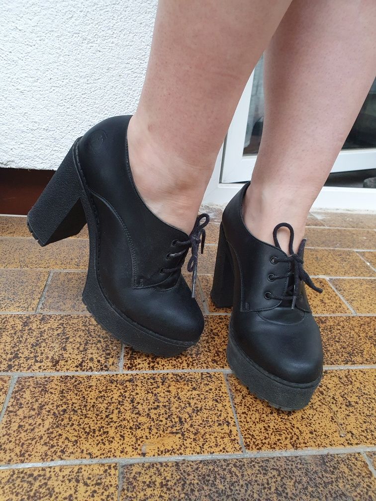 Gotyckie buty Altercore Trixie Vegan obcasy z platformą dark academia