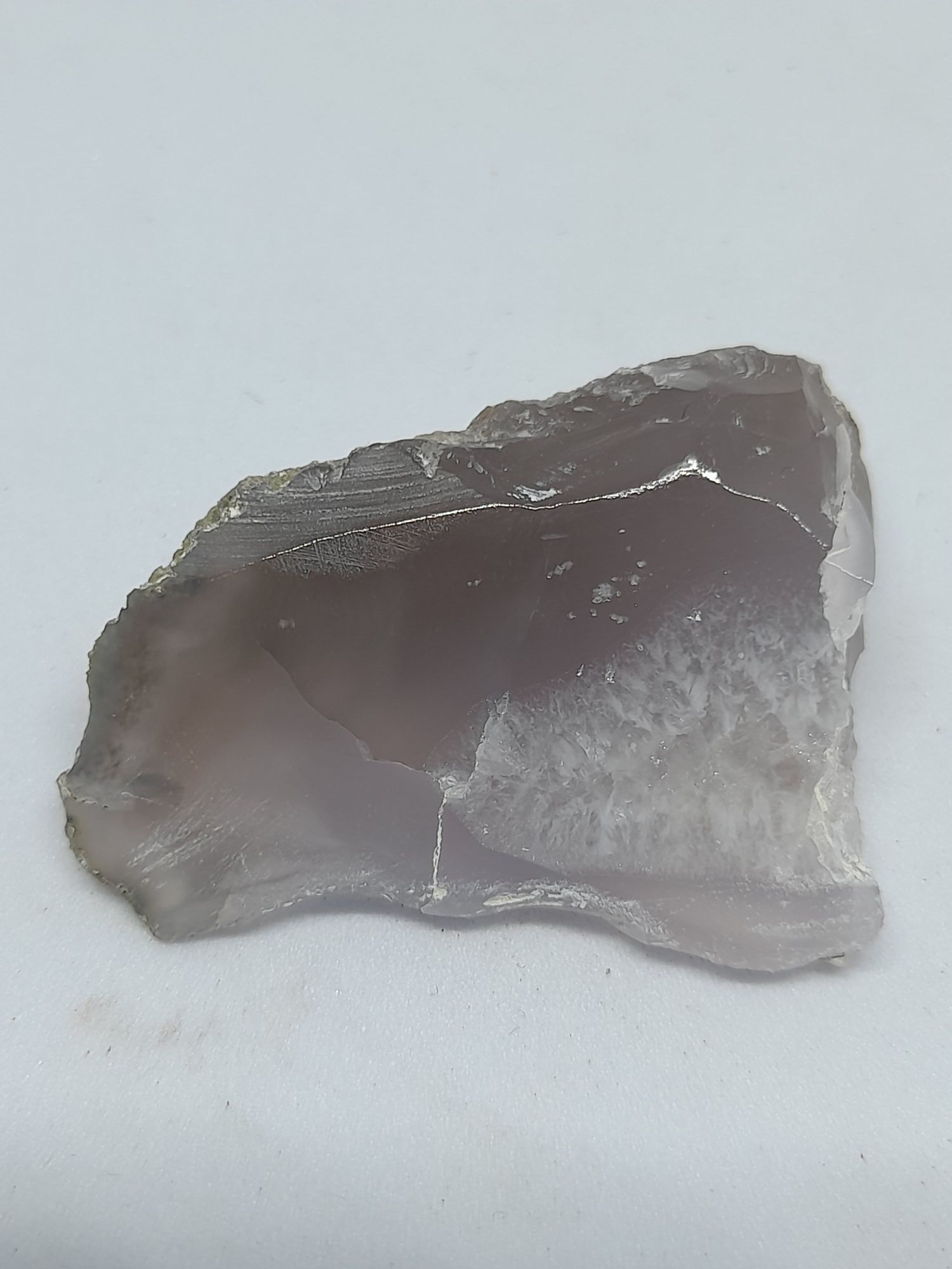 Agat z Lubiechowej z krystalizacja kwarcowa.