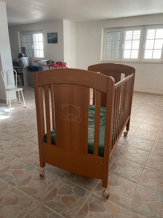 Berço de madeira maciça